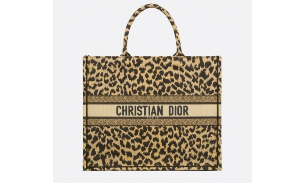 Сумка book tote. Сумка Dior book Tote. Сумка Кристиан диор леопард. Сумка диор леопард. Сумка шоппер Кристиан диор.